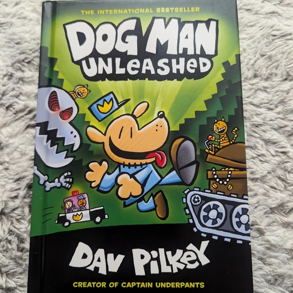 Dogman book "Unleashed" by Dav Pilkey - Picture 2 of 6